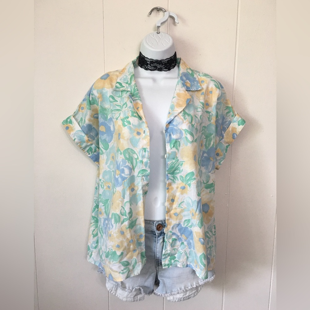 Vintage Pastel Floral Print Button Up Top - Picture 2 of 7